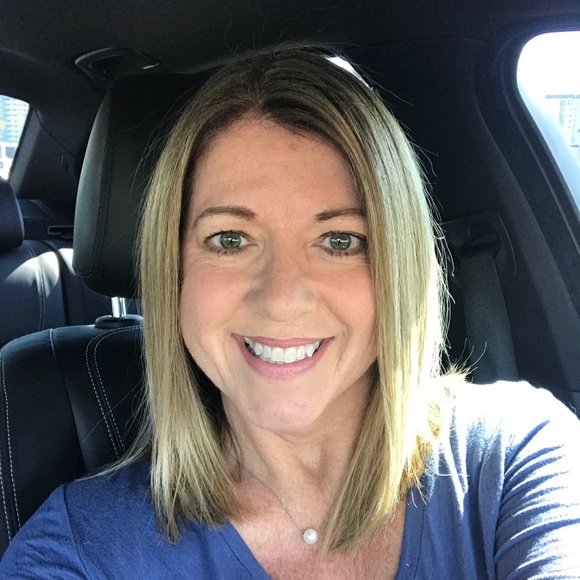 Meet your Posher, Jennifer - Picture 2 of 8